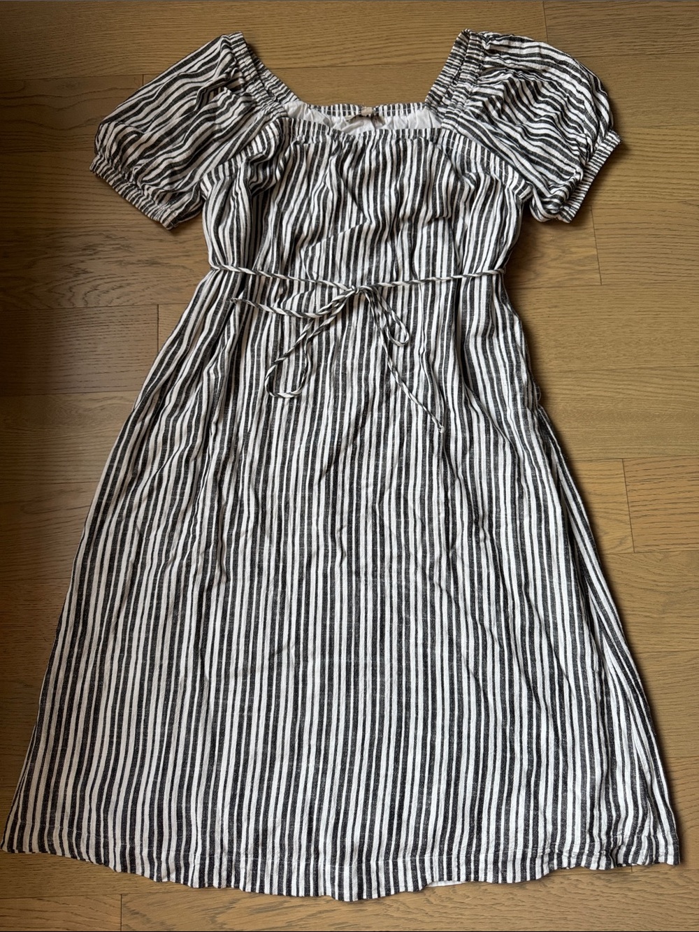 Great condition LOFT midi dress
